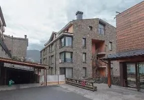 La Serrera 2*