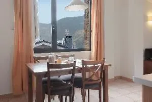 La Serrera 2*